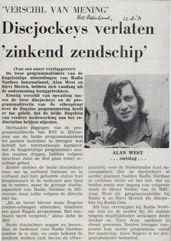 19710812_Vaderland DJs verlaten zinkend zendschip RNI.jpg
