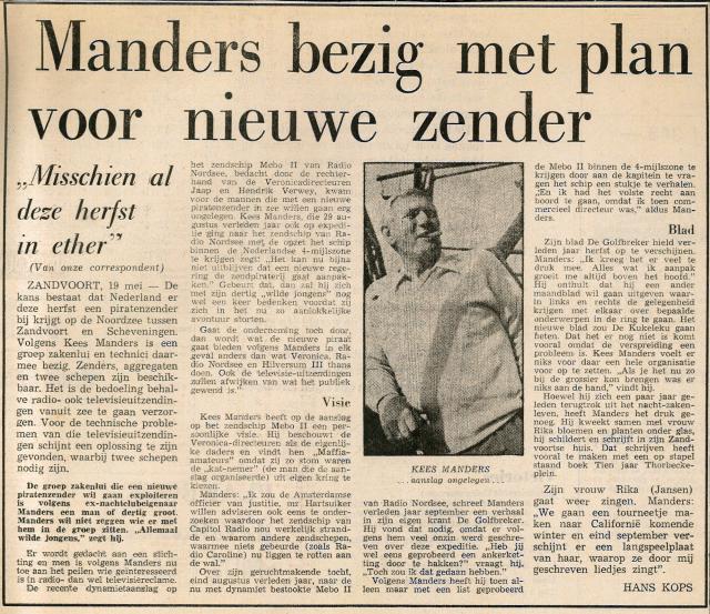 19710519 VK Manders bezig met plan voor nieuwe zender.jpg