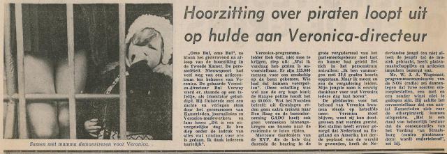 19730419 NB van het Noorden Hoorzitting over piraten loopt uit op hulde aan Veronica-directeur.jpg