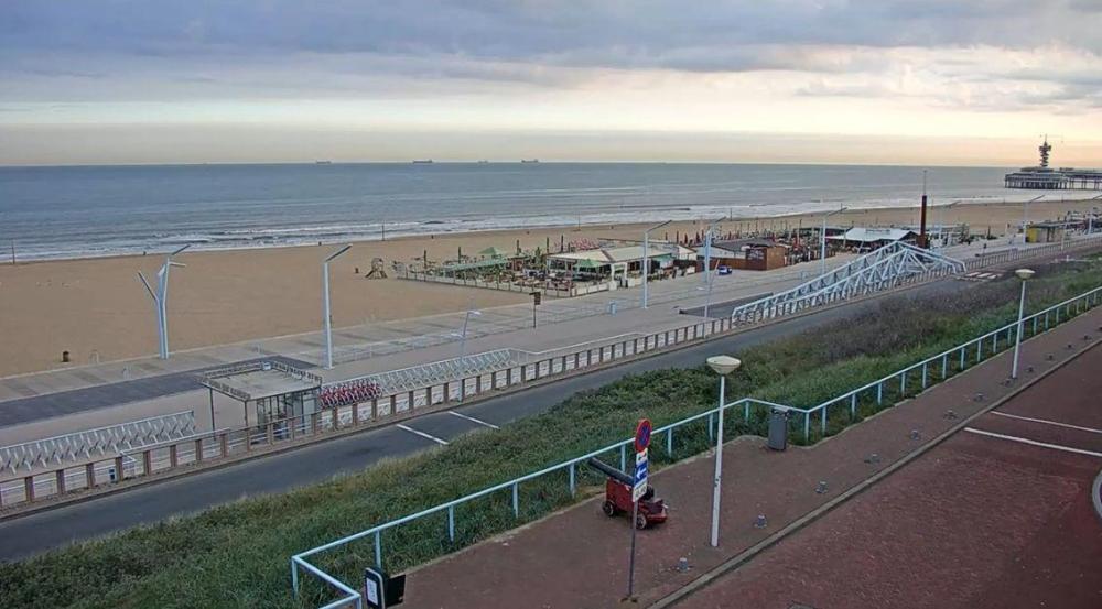 Scheveningen 31 juli 1974 kanon gericht op.jpg